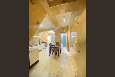 Casa à venda com 270m², 5 quartos e 2 vagas Casa à venda com 270m², 5 quartos e 2 vagasCozinha