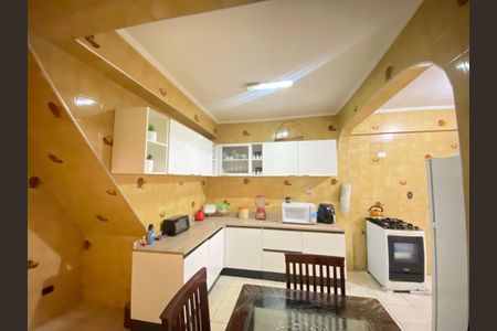 Casa à venda com 270m², 5 quartos e 2 vagas Casa à venda com 270m², 5 quartos e 2 vagasCozinha