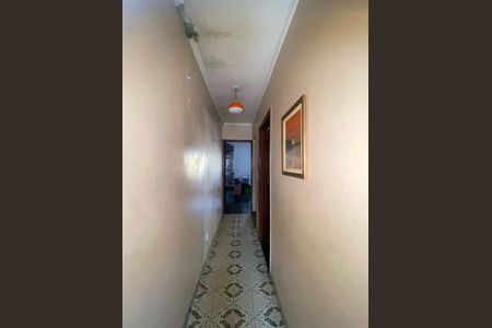 Casa à venda com 270m², 5 quartos e 2 vagas Casa à venda com 270m², 5 quartos e 2 vagasCorredor