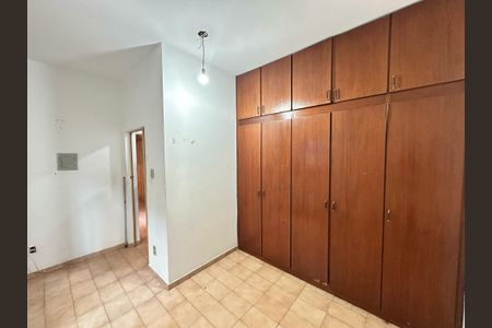Casa à venda com 270m², 5 quartos e 2 vagas Casa à venda com 270m², 5 quartos e 2 vagasQuarto 5