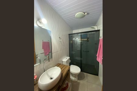 Casa à venda com 270m², 5 quartos e 2 vagas Casa à venda com 270m², 5 quartos e 2 vagasBanheiro