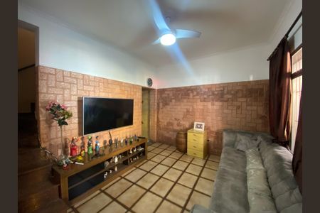 Casa à venda com 270m², 5 quartos e 2 vagas Casa à venda com 270m², 5 quartos e 2 vagasSala