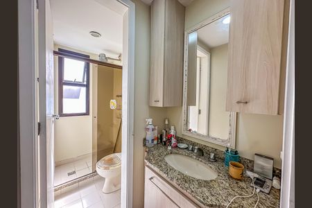 Apartamento à venda com 74m², 2 quartos e 1 vaga Apartamento à venda com 74m², 2 quartos e 1 vagaBanheiro