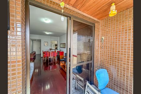 Apartamento à venda com 74m², 2 quartos e 1 vaga Apartamento à venda com 74m², 2 quartos e 1 vagaSala