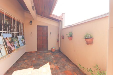 Casa à venda com 214m², 3 quartos e 3 vagas Casa à venda com 214m², 3 quartos e 3 vagasÁrea comum