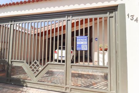 Casa à venda com 214m², 3 quartos e 3 vagas Casa à venda com 214m², 3 quartos e 3 vagasFachada