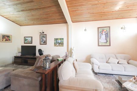 Casa à venda com 214m², 3 quartos e 3 vagas Casa à venda com 214m², 3 quartos e 3 vagasSala