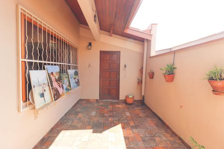 Casa à venda com 214m², 3 quartos e 3 vagas Casa à venda com 214m², 3 quartos e 3 vagasÁrea comum