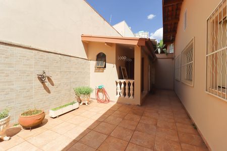 Casa à venda com 214m², 3 quartos e 3 vagas Casa à venda com 214m², 3 quartos e 3 vagasÁrea comum