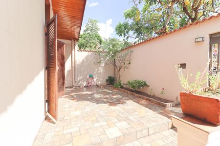 Casa à venda com 214m², 3 quartos e 3 vagas Casa à venda com 214m², 3 quartos e 3 vagasÁrea comum