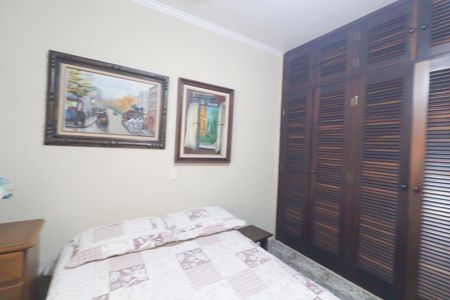 Casa à venda com 214m², 3 quartos e 3 vagas Casa à venda com 214m², 3 quartos e 3 vagasQuarto 2