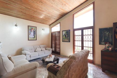Casa à venda com 214m², 3 quartos e 3 vagas Casa à venda com 214m², 3 quartos e 3 vagasSala