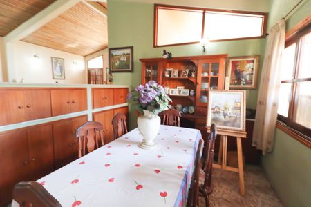 Casa à venda com 214m², 3 quartos e 3 vagas Casa à venda com 214m², 3 quartos e 3 vagasCopa