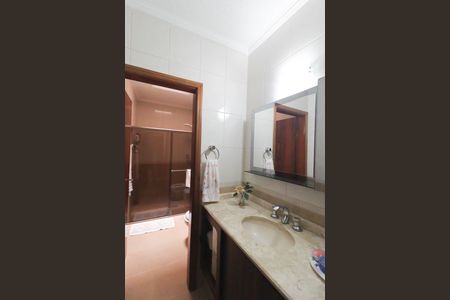 Casa à venda com 214m², 3 quartos e 3 vagas Casa à venda com 214m², 3 quartos e 3 vagasBanheiro