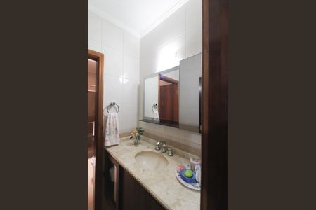 Casa à venda com 214m², 3 quartos e 3 vagas Casa à venda com 214m², 3 quartos e 3 vagasBanheiro