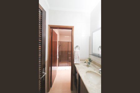 Casa à venda com 214m², 3 quartos e 3 vagas Casa à venda com 214m², 3 quartos e 3 vagasBanheiro