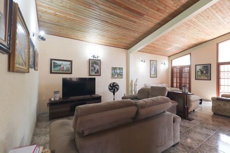 Casa à venda com 214m², 3 quartos e 3 vagas Casa à venda com 214m², 3 quartos e 3 vagasSala
