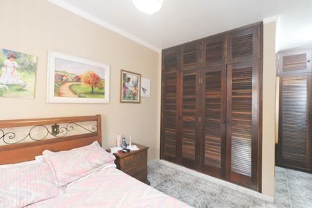 Casa à venda com 214m², 3 quartos e 3 vagas Casa à venda com 214m², 3 quartos e 3 vagasQuarto 1