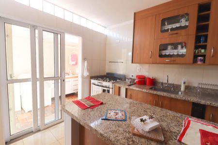 Casa à venda com 214m², 3 quartos e 3 vagas Casa à venda com 214m², 3 quartos e 3 vagasCozinha