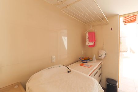 Casa à venda com 214m², 3 quartos e 3 vagas Casa à venda com 214m², 3 quartos e 3 vagasÁrea de Serviço
