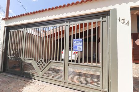 Casa à venda com 214m², 3 quartos e 3 vagas Casa à venda com 214m², 3 quartos e 3 vagasFachada