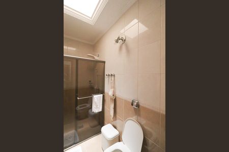 Casa à venda com 214m², 3 quartos e 3 vagas Casa à venda com 214m², 3 quartos e 3 vagasBanheiro
