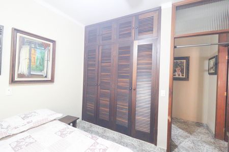 Casa à venda com 214m², 3 quartos e 3 vagas Casa à venda com 214m², 3 quartos e 3 vagasQuarto 2