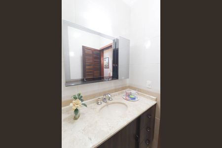 Casa à venda com 214m², 3 quartos e 3 vagas Casa à venda com 214m², 3 quartos e 3 vagasBanheiro