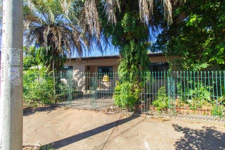 Casa à venda com 120m², 3 quartos e 2 vagas Casa à venda com 120m², 3 quartos e 2 vagasFachada