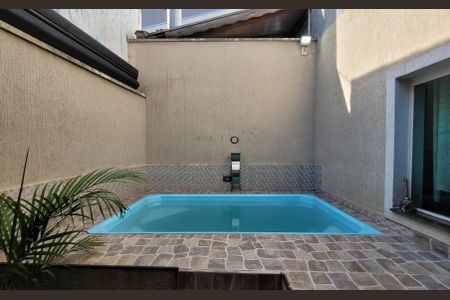 Casa à venda com 163m², 3 quartos e 3 vagas Casa à venda com 163m², 3 quartos e 3 vagasÁrea externa