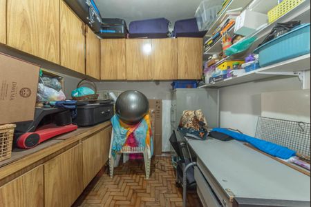 Casa à venda com 179m², 3 quartos e 4 vagas Casa à venda com 179m², 3 quartos e 4 vagasArea de Serviço - Quarto