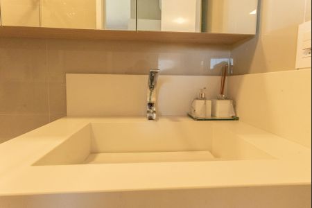 Apartamento à venda com 107m², 2 quartos e 2 vagas Apartamento à venda com 107m², 2 quartos e 2 vagasBanheiro da Suíte 1