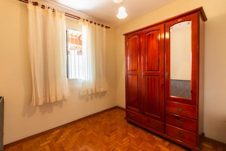 Casa à venda com 193m², 4 quartos e 3 vagas Casa à venda com 193m², 4 quartos e 3 vagasQuarto 1