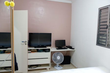 Casa à venda com 207m², 4 quartos e 2 vagas Casa à venda com 207m², 4 quartos e 2 vagasQuarto 1