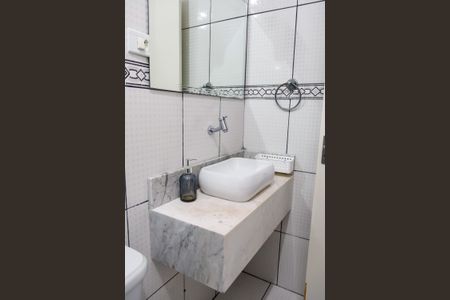 Casa à venda com 207m², 4 quartos e 2 vagas Casa à venda com 207m², 4 quartos e 2 vagasBanheiro