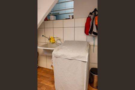 Casa à venda com 207m², 4 quartos e 2 vagas Casa à venda com 207m², 4 quartos e 2 vagasLavanderia