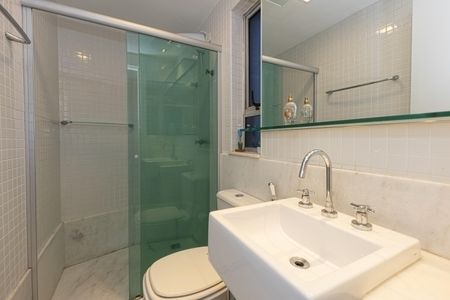 Studio à venda com 70m², 1 quarto e 2 vagas Studio à venda com 70m², 1 quarto e 2 vagasBanheiro da Suíte