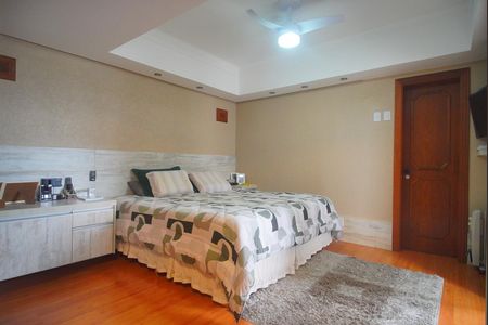 Apartamento à venda com 231m², 3 quartos e 2 vagas Apartamento à venda com 231m², 3 quartos e 2 vagasSuíte