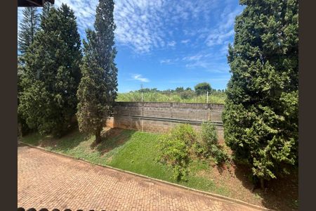 Casa de condomínio para alugar com 600m², 4 quartos e 8 vagas Casa de condomínio para alugar com 600m², 4 quartos e 8 vagasQuintal