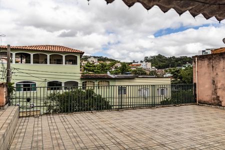 Casa à venda com 240m², 4 quartos e 1 vaga Casa à venda com 240m², 4 quartos e 1 vagaÁrea externa