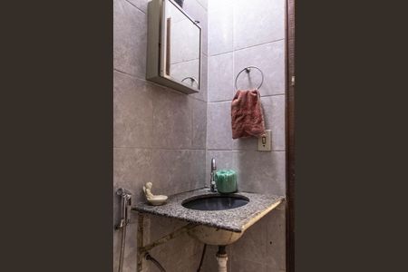 Casa à venda com 240m², 4 quartos e 1 vaga Casa à venda com 240m², 4 quartos e 1 vagaCasa 1 - Banheiro