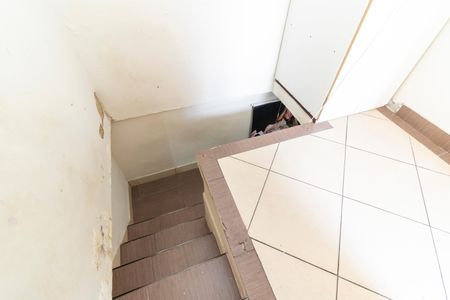 Casa à venda com 52m², 2 quartos e 1 vaga Casa à venda com 52m², 2 quartos e 1 vagaEscada