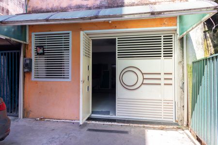 Casa à venda com 52m², 2 quartos e 1 vaga Casa à venda com 52m², 2 quartos e 1 vagaEntrada