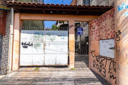 Casa à venda com 52m², 2 quartos e 1 vaga Casa à venda com 52m², 2 quartos e 1 vagaFachada