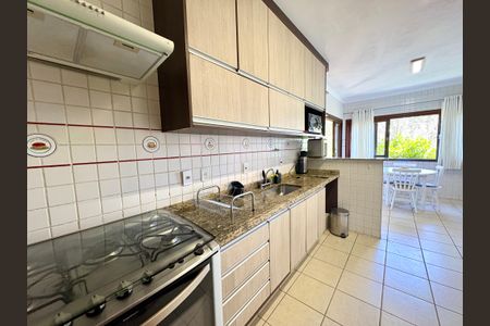 Casa de condomínio à venda com 460m², 4 quartos e 4 vagas Casa de condomínio à venda com 460m², 4 quartos e 4 vagasCozinha