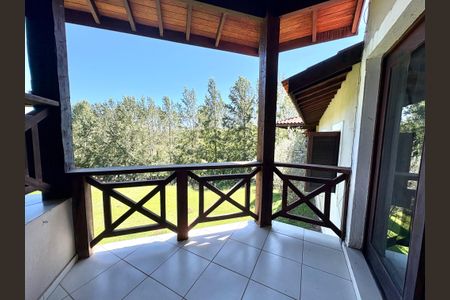 Casa de condomínio à venda com 460m², 4 quartos e 4 vagas Casa de condomínio à venda com 460m², 4 quartos e 4 vagasSala de TV