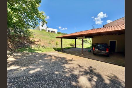 Casa de condomínio à venda com 460m², 4 quartos e 4 vagas Casa de condomínio à venda com 460m², 4 quartos e 4 vagasQuintal-Garagem