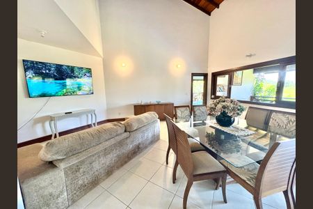 Casa de condomínio à venda com 460m², 4 quartos e 4 vagas Casa de condomínio à venda com 460m², 4 quartos e 4 vagasSala