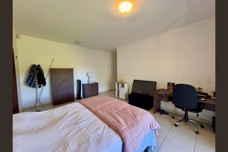 Casa de condomínio à venda com 460m², 4 quartos e 4 vagas Casa de condomínio à venda com 460m², 4 quartos e 4 vagasSuíte Master
