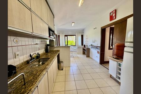 Casa de condomínio à venda com 460m², 4 quartos e 4 vagas Casa de condomínio à venda com 460m², 4 quartos e 4 vagasCozinha